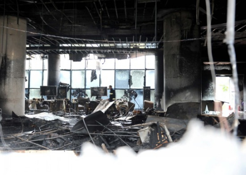 沈陽萬達(dá)廣場發(fā)生火災(zāi)致9死9傷 墻體爆裂(圖)