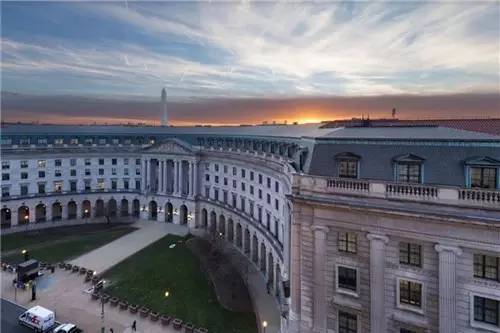 伊萬卡·特朗普在特朗普國(guó)際酒店開業(yè)典禮上的演講