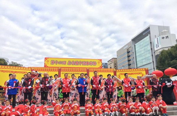 這些年，春節(jié)已經走出國門，各國都在跟我們一起過年