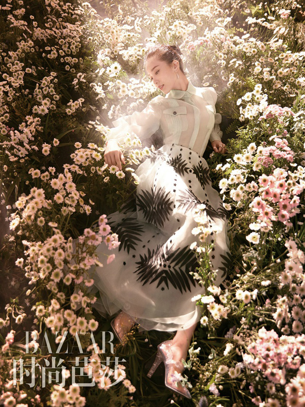 和春天合影：明星告訴你怎樣才是正確的打開(kāi)方式（組圖）